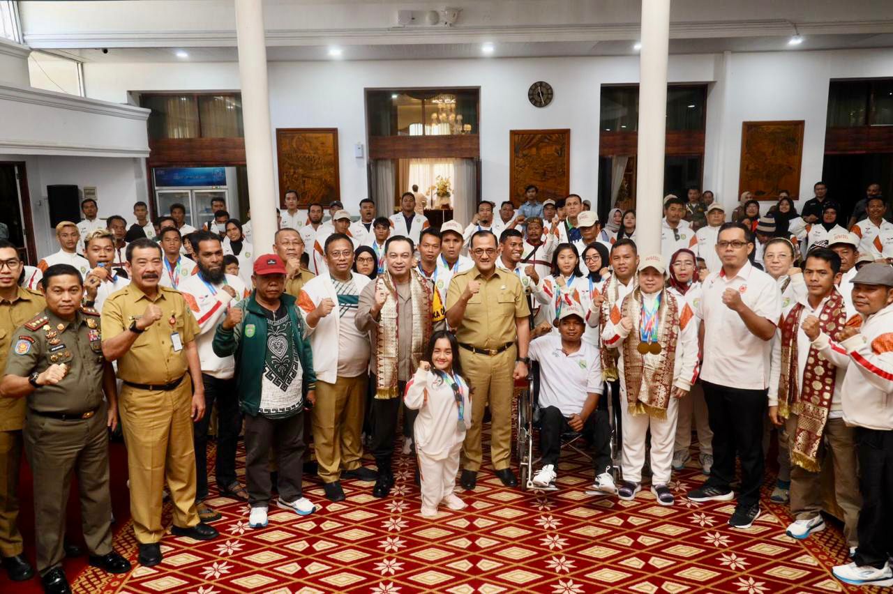 Sumsel masuk 10 besar peraih medali terbanyak, Sekretaris Daerah (Sekda) Provinsi Sumsel Drs H Edward Candra, MH menyambut dengan sukacita kepulangan para atlet kontingen Provinsi Sumsel