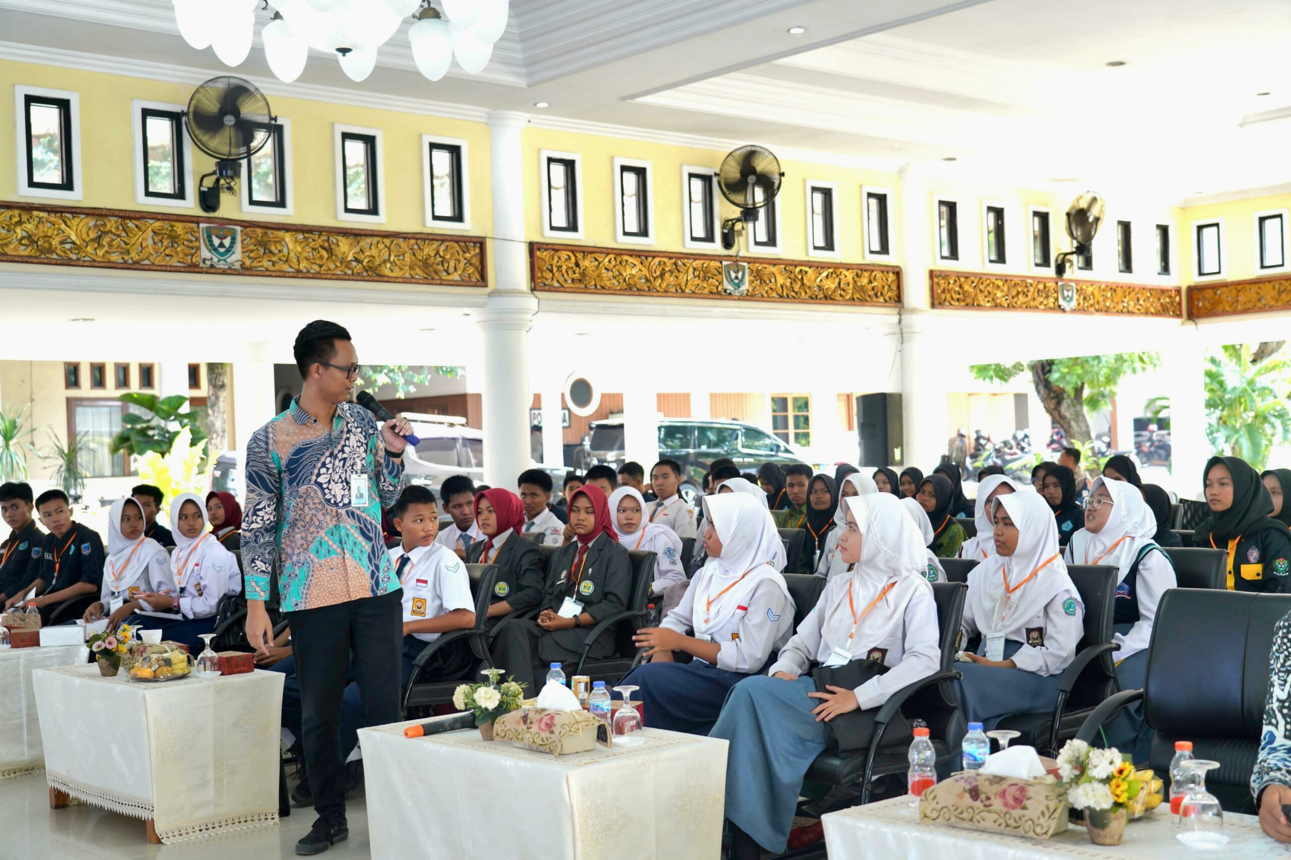 Penjabat Ketua Tim Penggerak Pemberdayaan Kesejahteraan Keluarga Provinsi Sumatera Selatan (Pj TP PKK Sumsel Melza Elen Setiadi membuka lokakarya revolusi mental, bertempat di Balai Agung Serasan Sekundang Kabupaten Muara Enim, Selasa (15/10/2024).