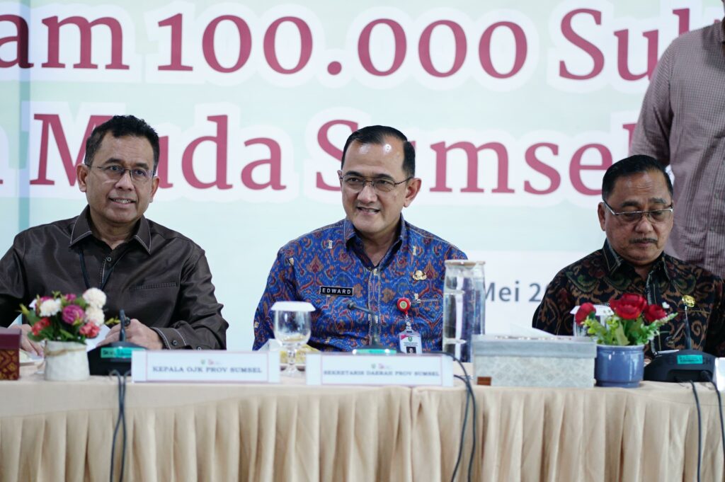 Sekretaris Daerah (Sekda) Provinsi Sumatera Selatan (Sumsel) Drs H Edward Candra MH mengapresiasi atas inisiasi Otoritas Jasa Keuangan (OJK) Provinsi Sumsel atas Kick Off Program 100 ribu Sultan Muda dan Sultan Muda Sumsel Center (SMSC) yang digelar di Ruang