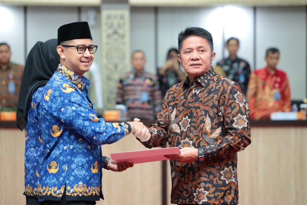 Gubernur Sumatera Selatan (Sumsel) H. Herman Deru secara resmi melakukan Peresmian Calon Pegawai Negeri Sipil (CPNS) di lingkungan Pemprov Sumsel formasi tahun anggaran 2024 sebanyak 101 CPNS di Auditorium Bina Praja Pemprov Sumsel, Jumat (9/5/2025) siang.