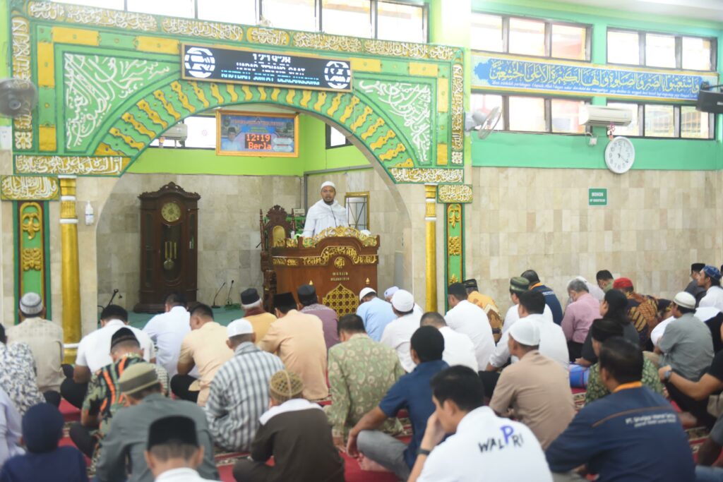 Gubernur Sumatera Selatan (Sumsel) H. Herman Deru menilai peran masjid bukan saja sebagai pusat pembinaan mental spiritual, tetapi juga sebagai pilar dalam pembangunan karakter umat muslim.
