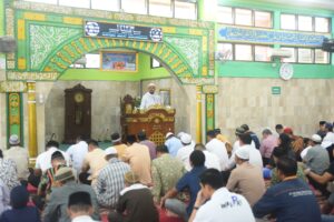 Gubernur Sumatera Selatan (Sumsel) H. Herman Deru menilai peran masjid bukan saja sebagai pusat pembinaan mental spiritual, tetapi juga sebagai pilar dalam pembangunan karakter umat muslim.