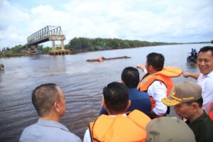 Gubernur Sumatera Selatan (Sumsel) H. Herman Deru resmi mencanangkan kembali pembangunan revitalisasi Jembatan P.6 Sungai Lalan, di Kabupaten Musi Banyuasin, Rabu (14/5/2025) pagi. Revitalisasi Jembatan ini sudah sangat dinantikan warga setelah sempat putus tak bisa dilalui akibat ditabrak tongkang pada Agustus 2024 silam.