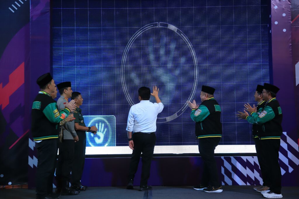 Gubernur Sumatera Selatan (Sumsel) H Herman Deru menghadiri pelantikan pengurus Dewan Pimpinan Daerah (DPD) Asosiasi Muslim Penyelenggara Haji dan Umrah Republik Indonesia (AMPHURI) Sumatera Bagian Selatan (Sumbagsel) periode 2024-2028 bertempat di OPI Mall Jakabaring, Kamis (8/5/2025).
