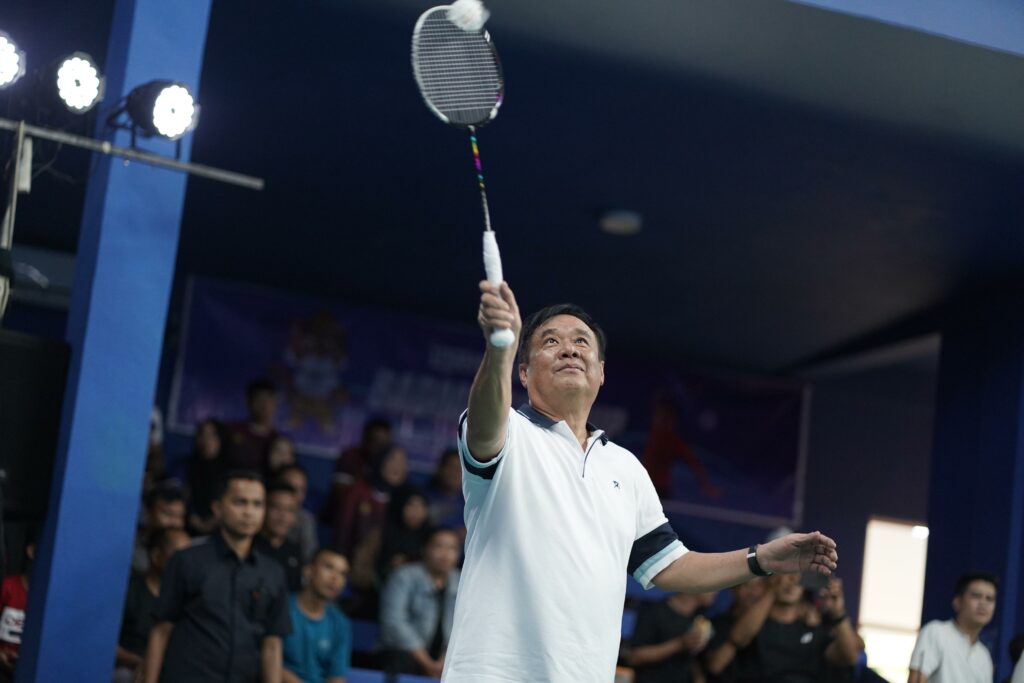 Wakil Gubernur Sumatera Selatan (Sumsel) H Cik Ujang, membuka secara resmi QRIS Sriwijaya Badminton Cup yang berlangsung di Lapangan Badminton PT Pupuk Sriwijaya Palembang, Kamis (15/5/2025).